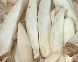 Hình bước làm 1 của món Cơm nhà với cá hồi sốt kem hành tây khoai tây nấm đùi gà, cánh gà khúc giữa cà tím bỏ lò nướng