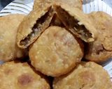 A picture of step 6 of Pyaaz ki kachori.
