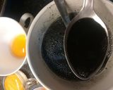 Foto del paso 2 de la receta: Huevo frito negro🥚🍳💀