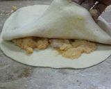 A picture of step 4 of Aloo parathy.