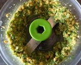 Une image de l'étape 6 de Pesto maison aux fanes d'oignons nouveaux.