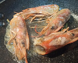 Foto del paso 1 de la receta: Croquetas gourmet de gambas al ajillo