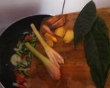 Foto langkah ke 4 dari resep Tumis Kuah Kikil Cabe Hijau.