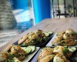 Foto del paso 8 de la receta: Brunch perfecto: Huevos benedictinos con salmón marinado en bagels caseros