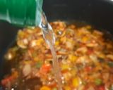 Foto del paso 6 de la receta: Dados de solomillo de cerdo con pimientos tricolor y hongos