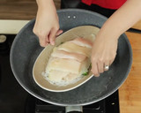 Foto langkah ke 4 dari resep Ikan Steam Bawang Putih Devina Hermawan.