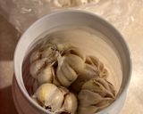 A picture of step 2 of Pickled Garlic 🧄.