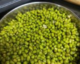 A picture of step 1 of ફણગાવેલા મગ નુ શાક (sprouts moong curry receipe in gujrati).