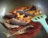 Foto langkah ke 4 dari resep Sambal Ikan Sarden + Kentang.