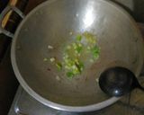Foto langkah ke 2 dari resep Jamur Sosis Tumis.