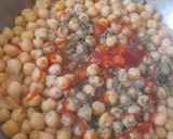 Foto del paso 4 de la receta: Garbanzos con queso de cabra y pimientos