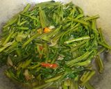 Foto langkah ke 3 dari resep Tumis kangkung terasi saos tiram endolll.
