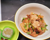 Hình bước làm 3 của món Thịt vai heo kho củ cải