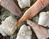 Foto del paso 6 de la receta: Cazuelita de rape y salmón con langostinos