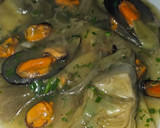 Foto del paso 6 de la receta: Alcachofas con mejillones en salsa verde