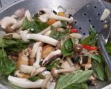 Foto langkah ke 3 dari resep Jejamuran Kemangi ala Subi 😍.