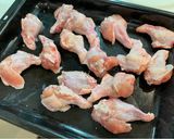 A picture of step 2 of Japanese yakitori-style seasoned chicken wings.