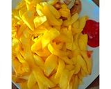 A picture of step 1 of Fried Irish potato (chips).