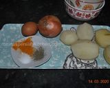 A picture of step 1 of Iranian Potato Patties Sandwich ساندویچ کوکو سیب زمینی.