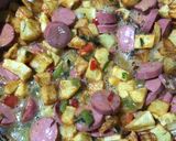 Foto del paso 5 de la receta: Tortilla de papa y panchos🤍🥔
