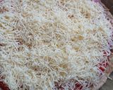 صورة لخطوة 3 من وصفة بيتزا 🍕 السجق 😋😋