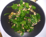 Foto del paso 3 de la receta: Tallarines con hongos y espinaca