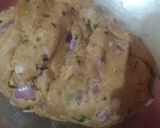 A picture of step 1 of Sindhi pyaaz koki.