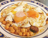Foto del paso 6 de la receta: Garbanzos con Güeñas y Huevos fritos al aceite de Pimentón