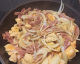 Foto del paso 2 de la receta: Pollo con bacon y cebolla en salsa miel mostaza