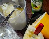 Foto langkah ke 2 dari resep Es Simpel Timun Suri Susu Melon🍸🍈😋.