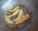 A picture of step 8 of Besan green chilli pakoda😍.
