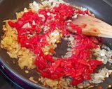 Foto del paso 1 de la receta: Albóndigas de merluza y pimientos del piquillo