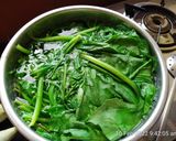A picture of step 1 of Palak ki Roti.