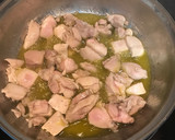 Foto del paso 1 de la receta: Pollo con ajo y perejil 🍃