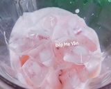Hình bước làm 2 của món Strawbery Yogurt Ice Blended (Sữa chua dâu tây đá xay)