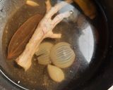 A picture of step 4 of Chicken Paws Broth.