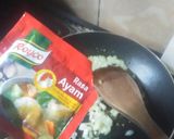 Foto langkah ke 1 dari resep Mini Crakers isi rougout.