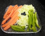 A picture of step 3 of Tricolour Vegetable Salad.