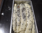 A picture of step 10 of Leopard print Bread.