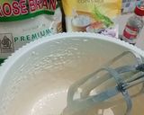 Foto langkah ke 3 dari resep Bolu Kukus Semangka.