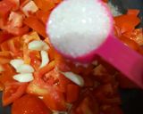 A picture of step 2 of Spicy tomato sauce.