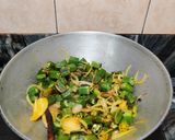 A picture of step 4 of Methi bhindi.