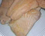 Foto del paso 2 de la receta: Salmón en salsa de gambas con angurinhas