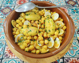 Foto del paso 7 de la receta: Potaje de garbanzos con huevas de sepia y almejas