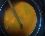 Foto del paso 3 de la receta: Solomillo con zanahoria, guisantes y papas fritas al ajillo