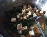 Foto langkah ke 4 dari resep Jangan kacang panjang, tahu, wortel.