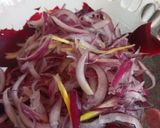 Foto del paso 2 de la receta: Ensalada de beterraga con cebolla y cilantro
