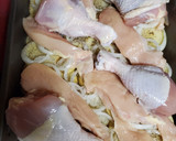 Foto del paso 3 de la receta: Pollo al horno con patatas 🥔🥔🥔 🤤