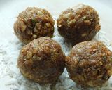A picture of step 4 of Walnut coconut laddu.