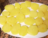 Foto del paso 5 de la receta: Patatas con mejillones y langostinos sobre alioli